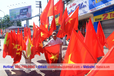 Treo cờ Tổ quốc: khẳng định tự tôn dân tộc!